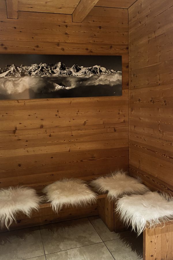 Aménagement et Décoration de chalet - Hall d'entrée avec photo de Sébastien Albert de Verbier