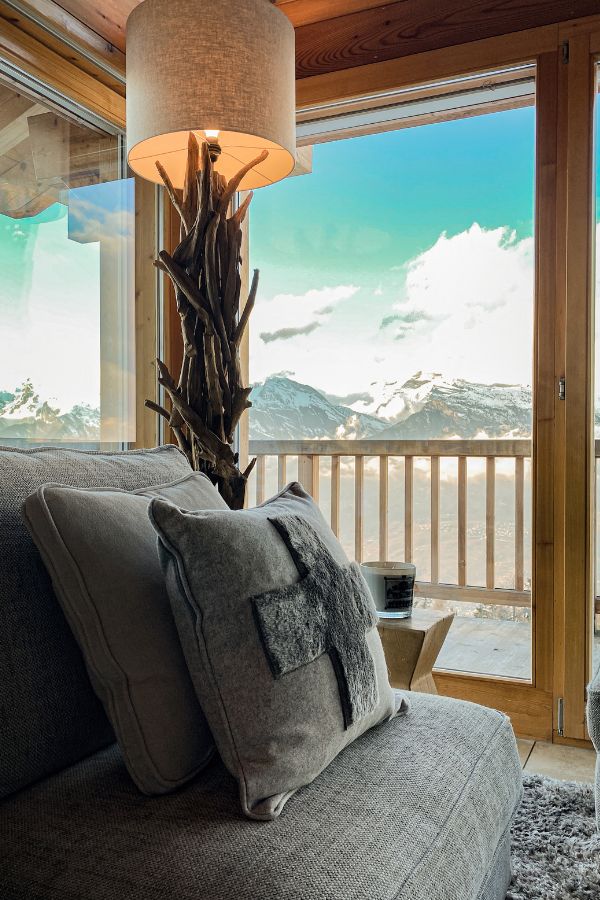 Aménagement et Décoration de chalet - Salon - Lampadaire en bois flotté