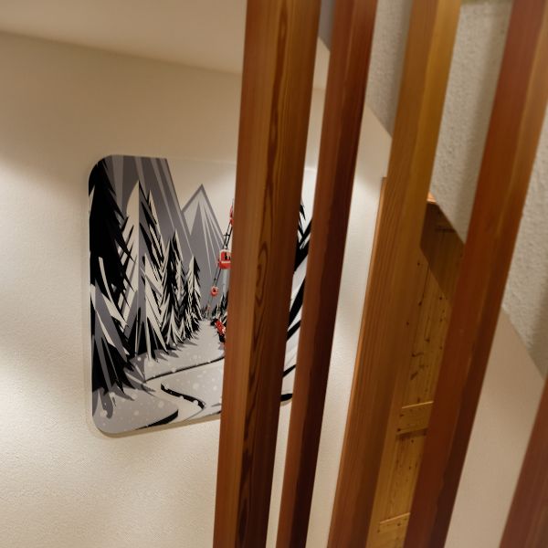 Aménagement et Décoration de chalet - Corridor avec tableaux BlackPeuf