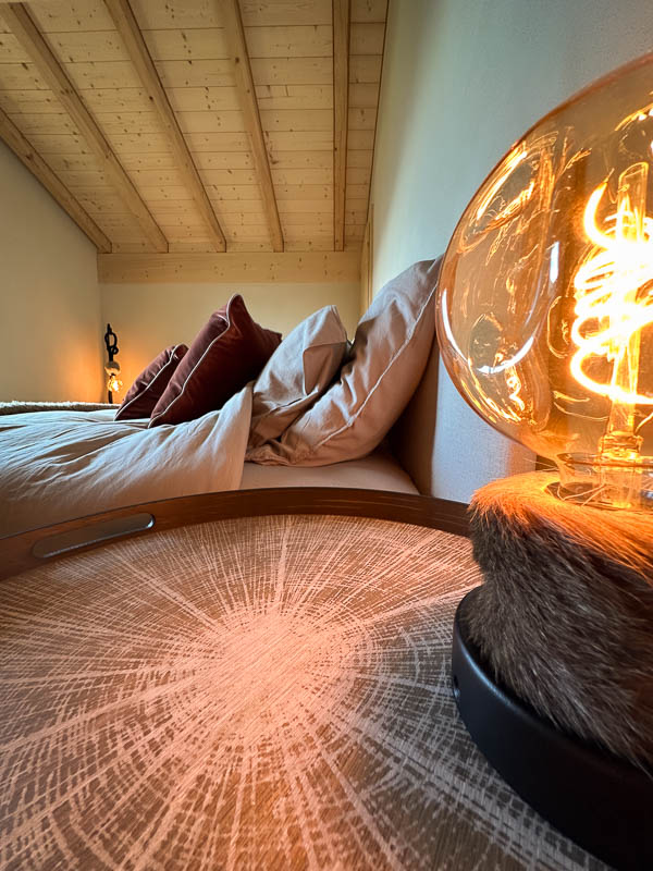 Aménagement et Décoration de chalet - Chambre - Luminaire chaleureux