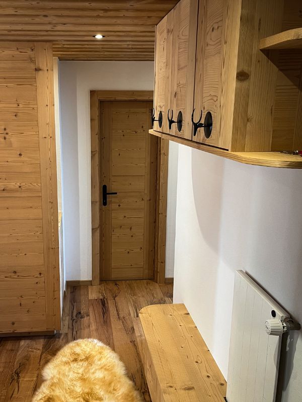 Projet d'aménagement et de décoration d'appartement de montagne Haute -Nendaz - Entrée en bois